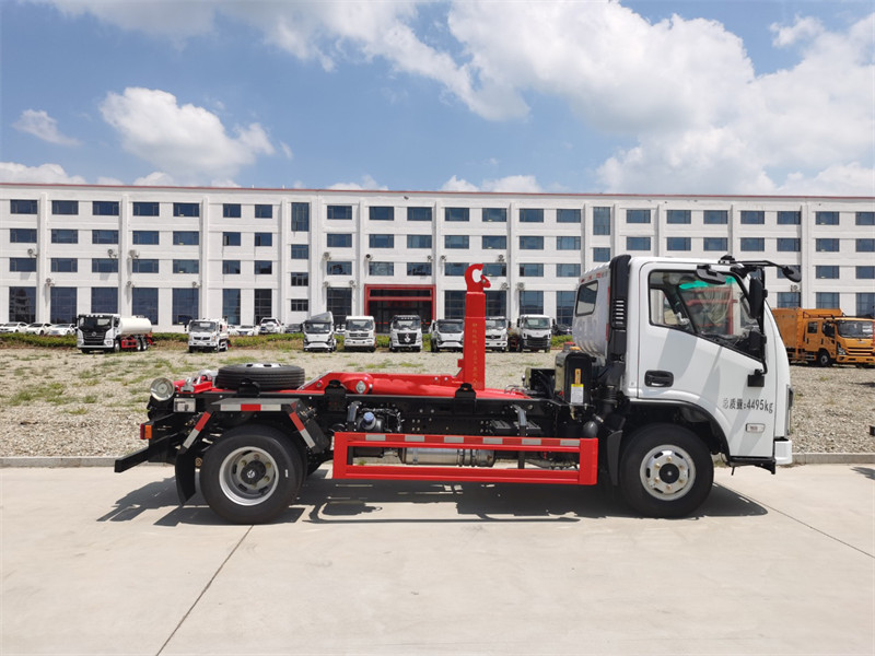 蓝牌东风华神钩臂垃圾车