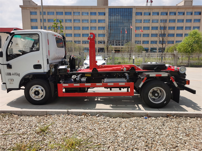 蓝牌东风华神钩臂垃圾车