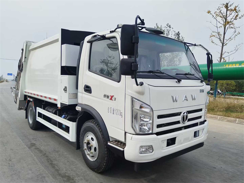 9方飞碟奥驰X3压缩垃圾车