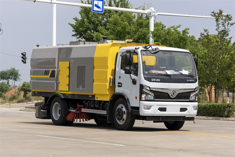  7方东风福瑞卡道路吸尘车