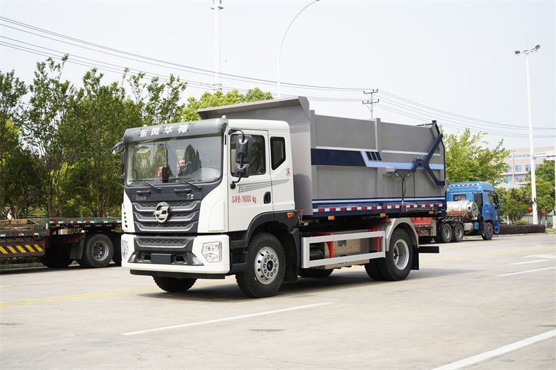 18方纯电动华神T5厢式垃圾车