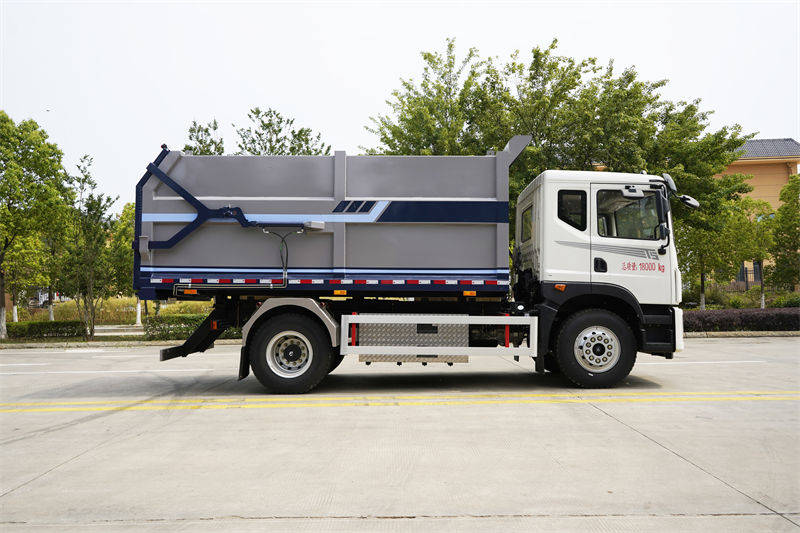 18方纯电动华神T5厢式垃圾车