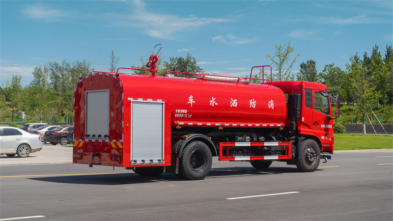 13吨东风天锦消防洒水车