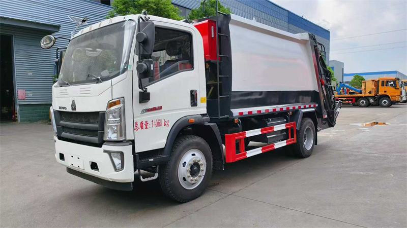 12方重汽豪沃压缩垃圾车