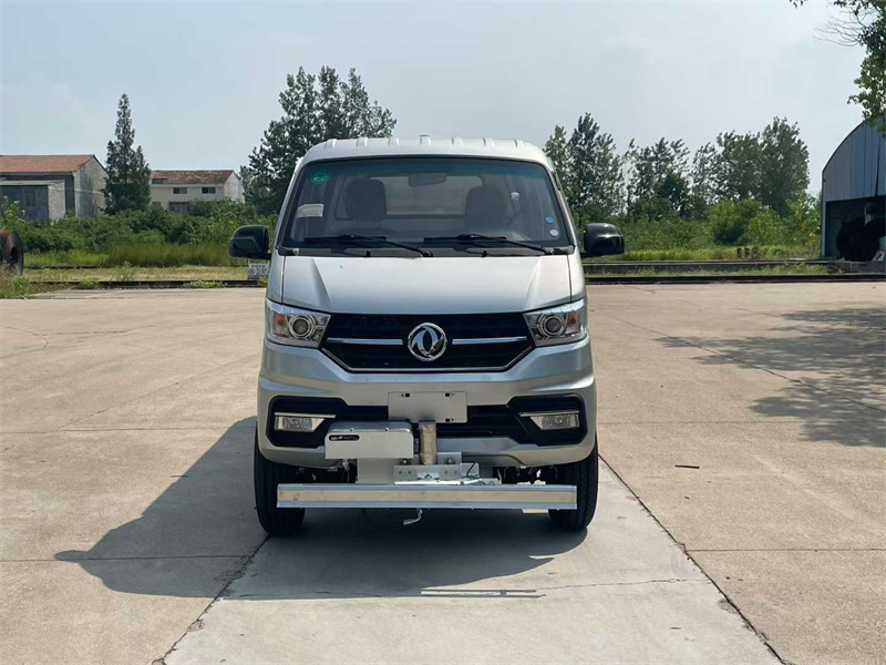 2吨东风小霸王路面养护车