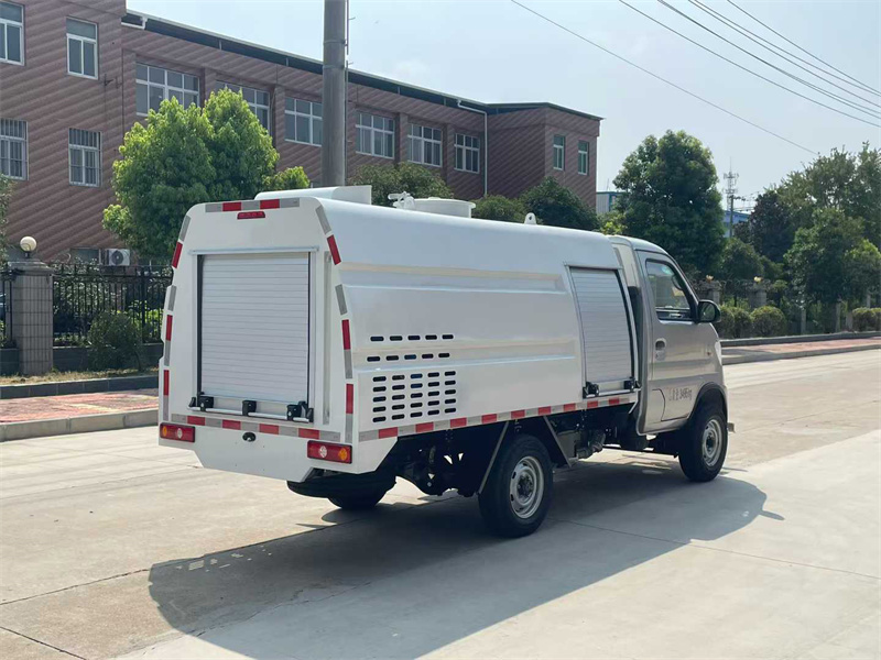 2吨东风小霸王路面养护车