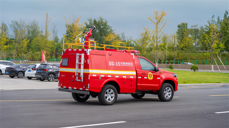 1.5吨福田皮卡四驱水罐消防车