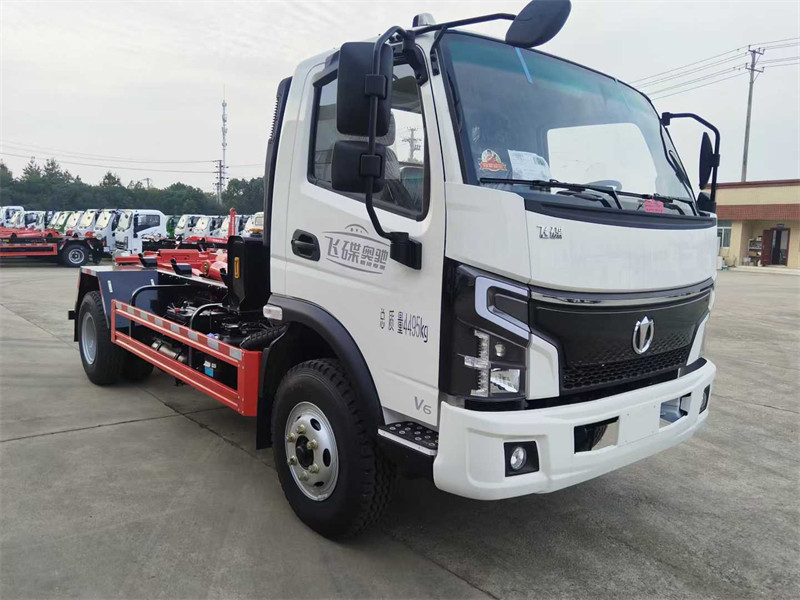蓝牌飞碟奥驰V6钩臂垃圾车