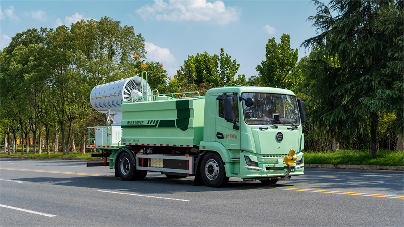 13吨星辰纯电动雾炮抑尘车您的智慧环保新搭档