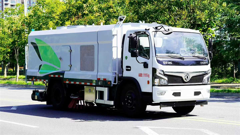 9方福瑞卡四季清扫车全天候路面保洁好手