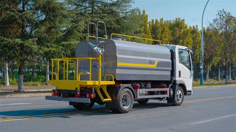 7吨蓝牌重汽豪沃抑尘车