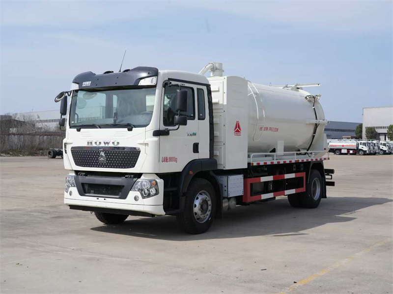 10方重汽豪沃纯电动吸污车