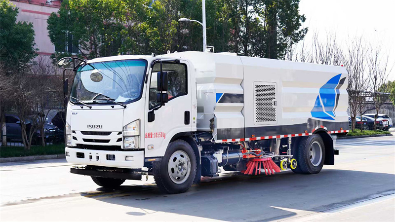 9方五十铃道路洗扫车