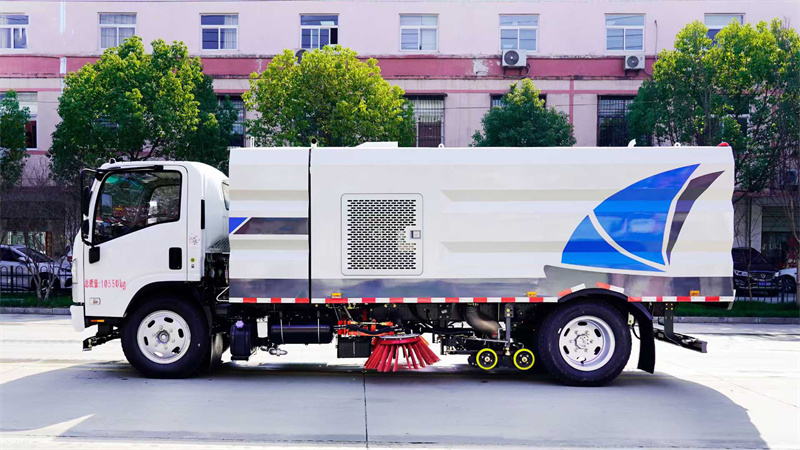 9方五十铃道路洗扫车