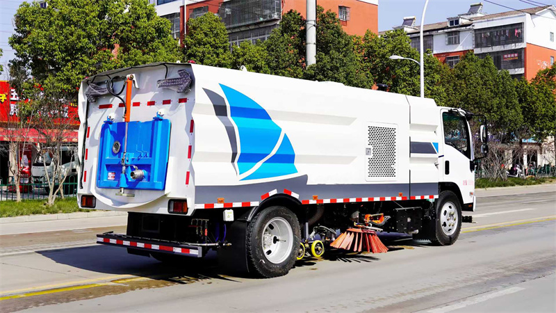 9方五十铃道路洗扫车