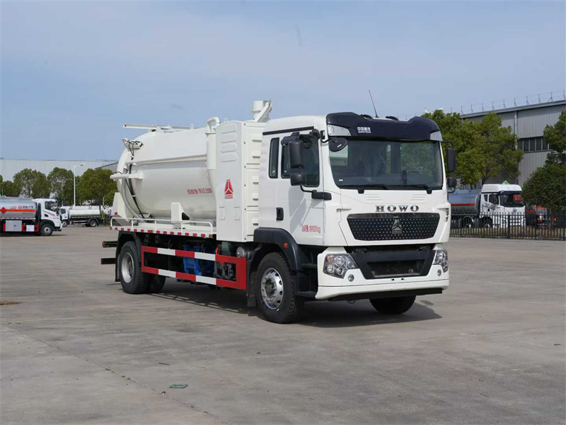 11吨重汽豪沃TX5纯电动吸污车您高效环保的清理助手