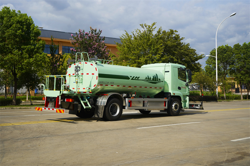 12吨星辰纯电动清洗洒水车