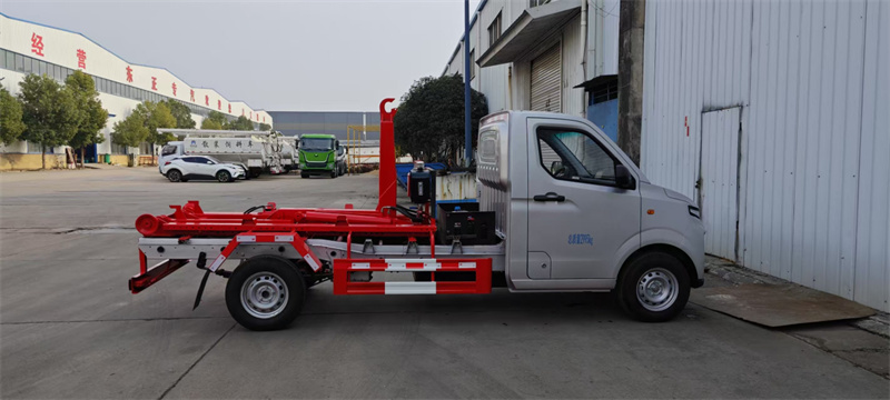 3方吉利纯电动勾臂垃圾车