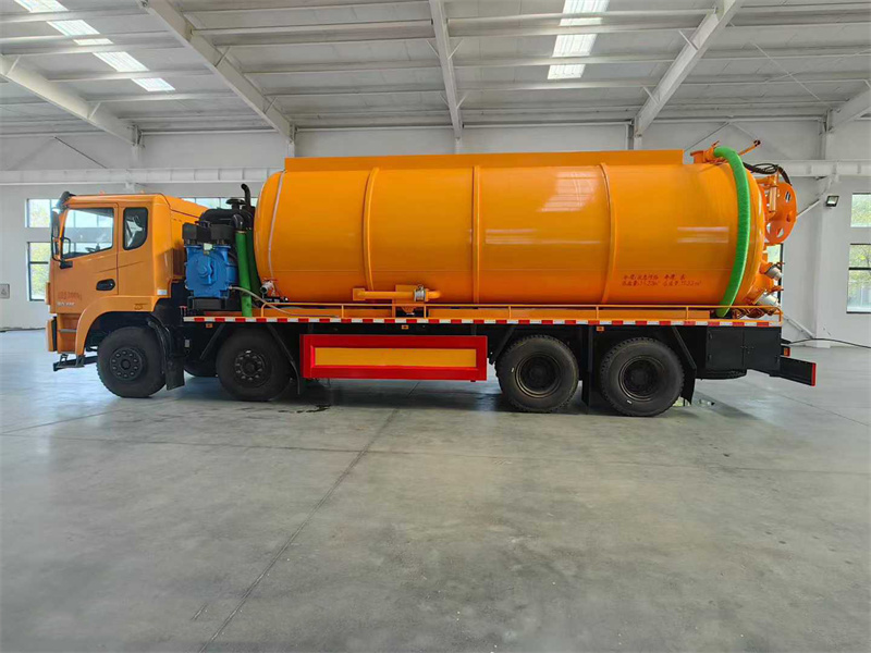 21方东风锦程清洗吸污车