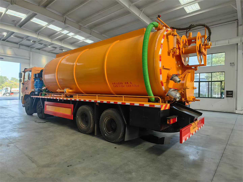 21方东风锦程清洗吸污车