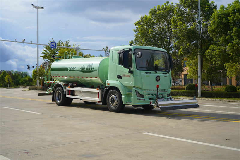 12吨星辰纯电动洒水清洗车环卫作业新选择