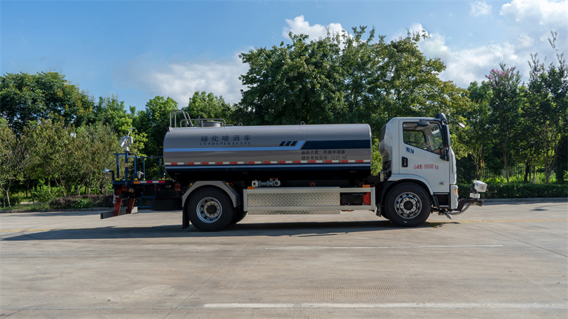 14吨纯电动上汽跃进绿化喷洒车