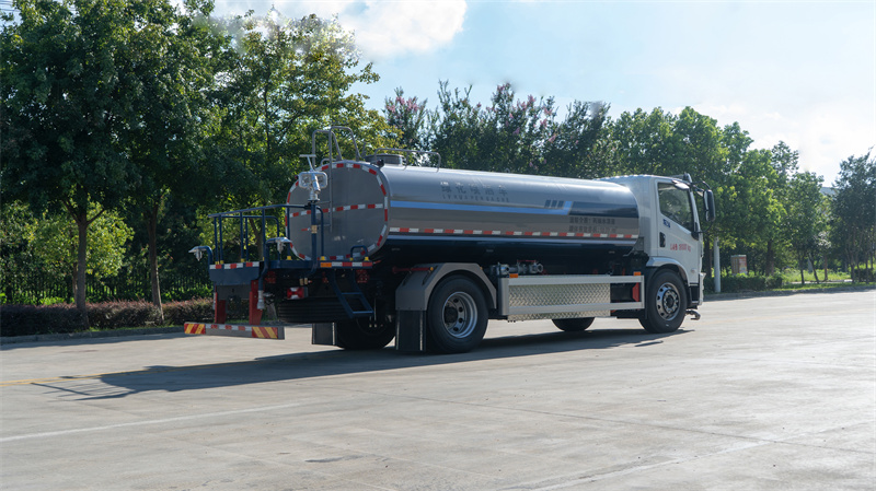 14吨纯电动上汽跃进绿化喷洒车