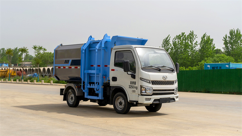 5方上汽跃进纯电动挂桶垃圾车绿色环卫新搭档
