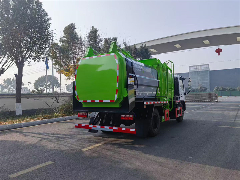 10方东风多利卡餐厨垃圾车
