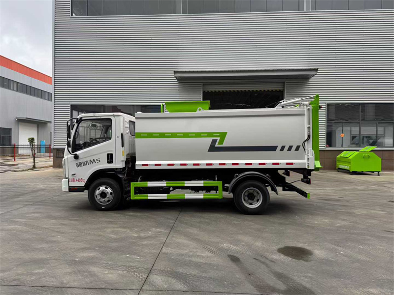 蓝牌8方福田领航M5餐厨垃圾车