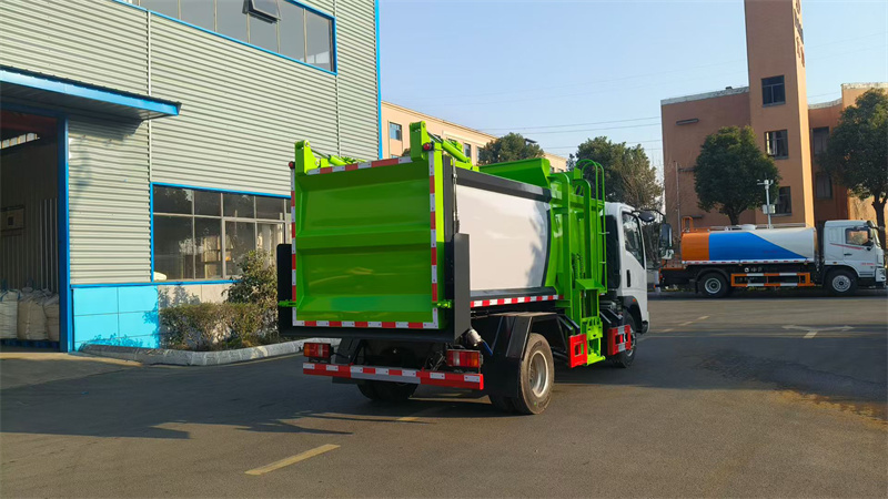 蓝牌8方重汽豪沃餐厨垃圾车