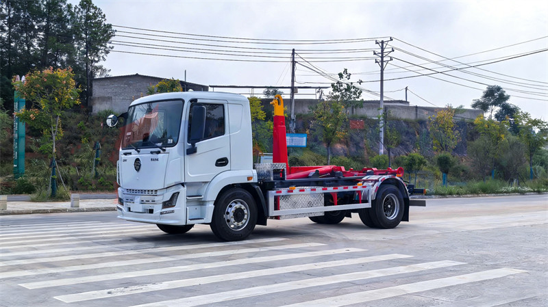 纯电动星辰勾臂垃圾车