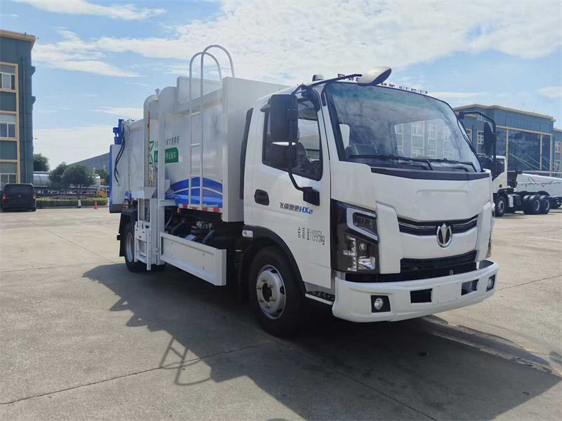 10方飞碟奥驰油电混动餐厨垃圾车您告别高油耗的好帮手