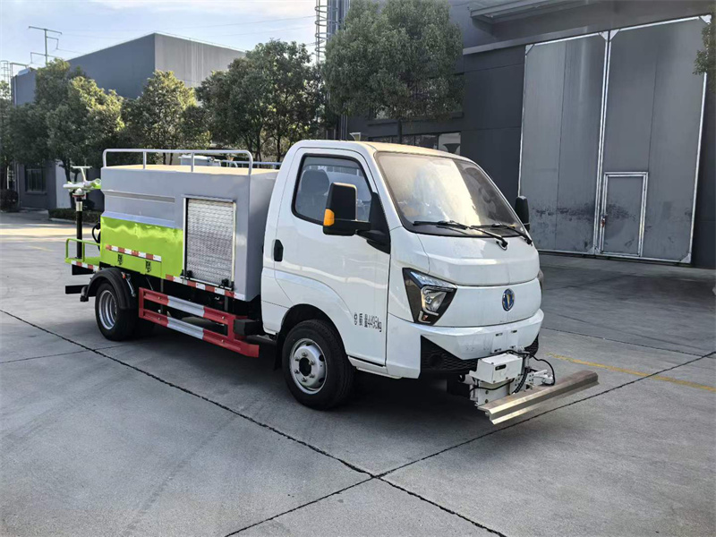 3方纯电动飞碟缔途路面养护车路面保洁的全能伙伴