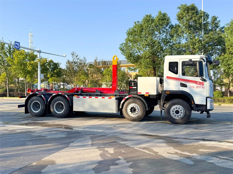 前四后八纯电动东风华神勾臂垃圾车