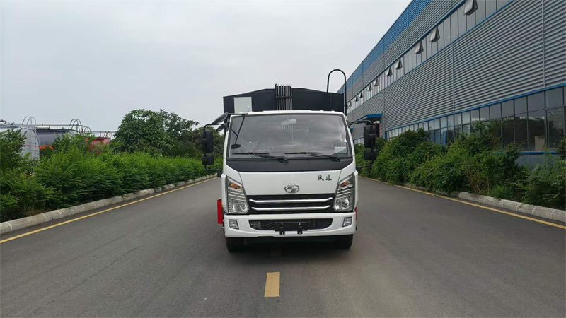 8方纯电动跃进压缩垃圾车